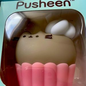 Pusheen Cupcake vinyl Figure
